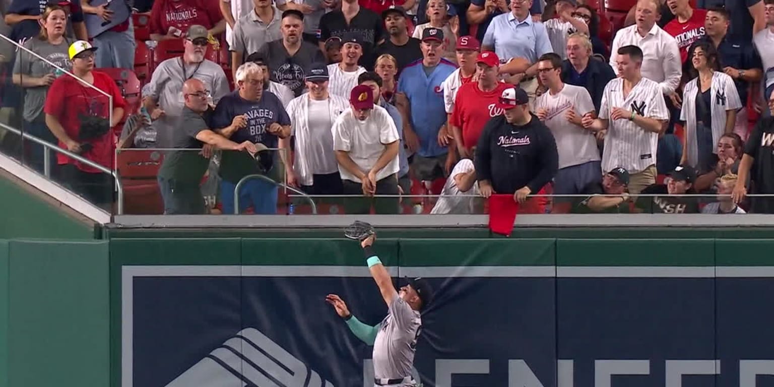 He does it all! Judge's big HR robbery leaves teammates in awe He does it all! Judge's big HR robbery leaves teammates in awe