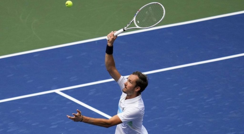 US Open play delayed on all courts after electronic line-calling system goes down US Open play delayed on all courts after electronic line-calling system goes down