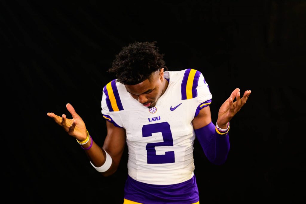 LSU Football Star Pretends To Shoot USC Player After Touchdown