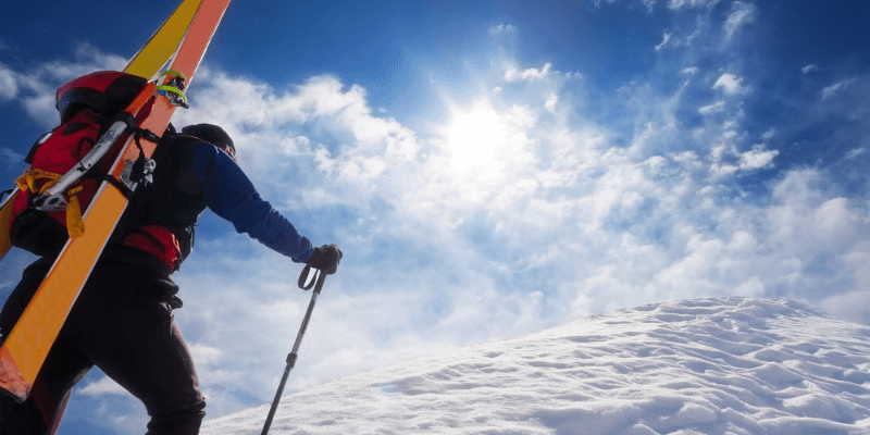 3 Ways to Carry Skis on Backpack