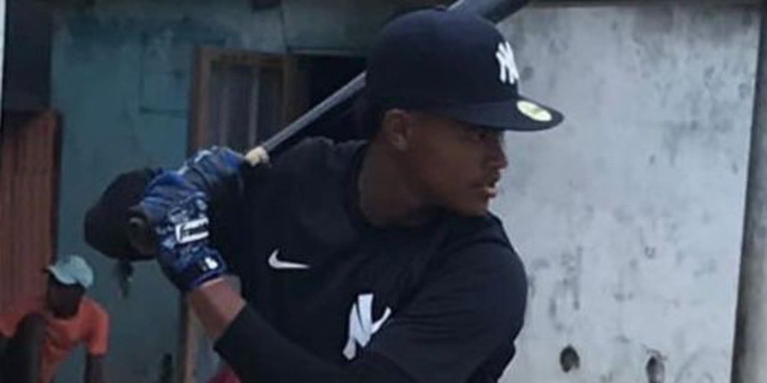 Yankees reach deal with No. 15 international prospect