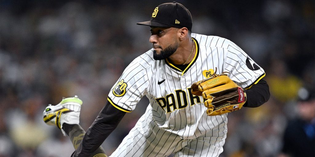 Padres slammed in the 9th, miss chance to gain ground