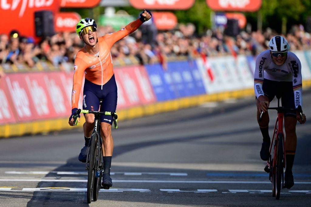 European Championships: Artz makes it double Dutch with under-23 victory in men's road race European Championships: Artz makes it double Dutch with under-23 victory in men's road race