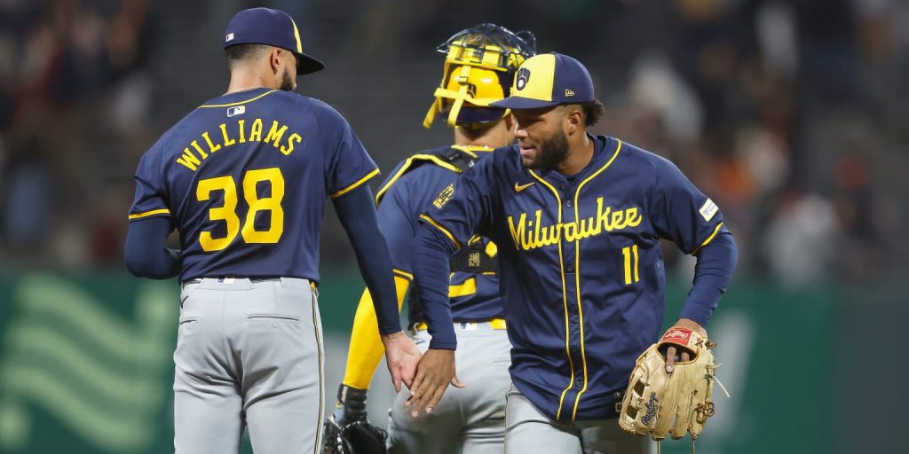 Brewers can clinch NL Central tonight, with 1st-round bye in sight Brewers can clinch NL Central tonight, with 1st-round bye in sight