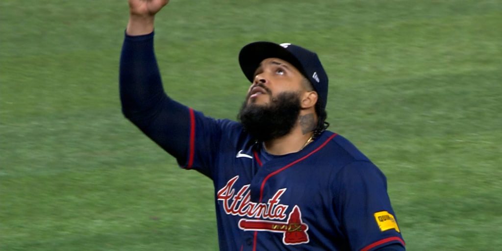 Bullpen completes escape act to propel Braves into huge series Bullpen completes escape act to propel Braves into huge series