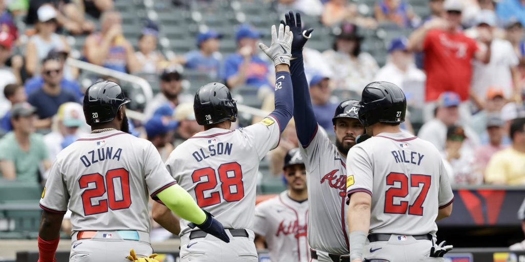 Heated division rivalry reignited in NL Wild Card race