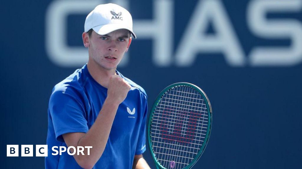 Teenager Robertson dreams of being 'better than Murray' Teenager Robertson dreams of being 'better than Murray'