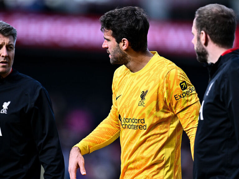 Report: Liverpool 'keeper Alisson set for 6 weeks out