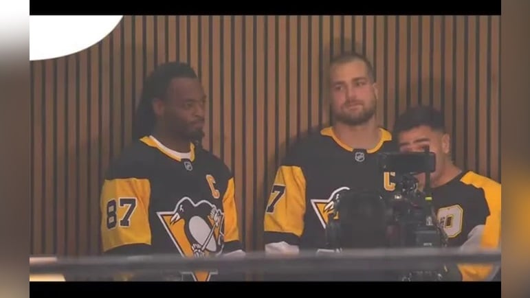 Najee Harris, Pat Freiermuth Attend Penguins Season Opener