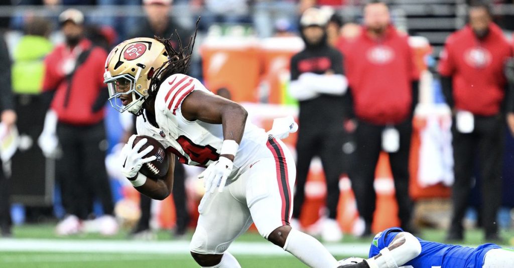 Jordan Mason leaves Week 6 game with sprained AC joint, is day-to-day [UPDATE]