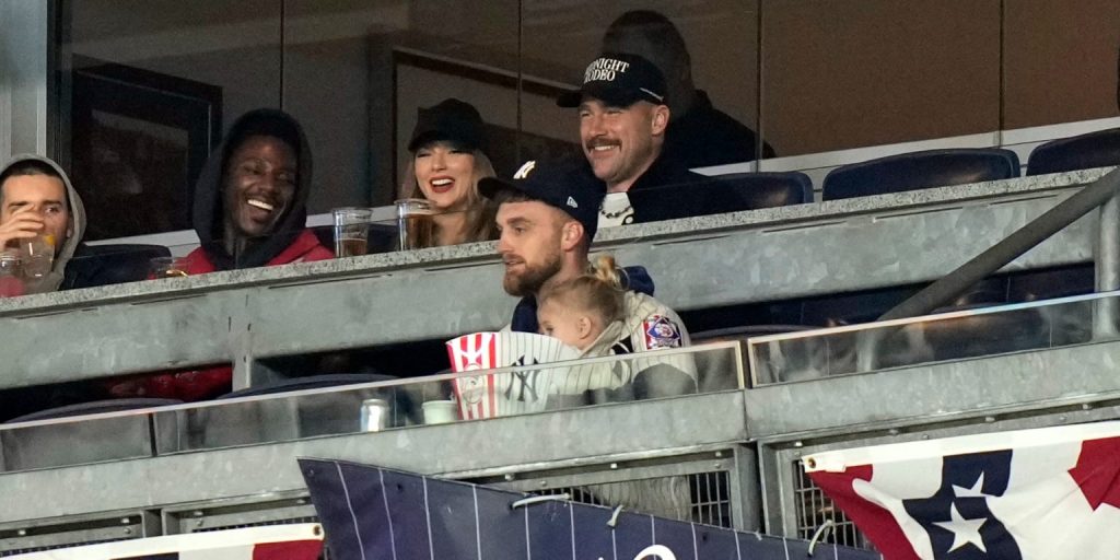 Taylor Swift & Travis Kelce having the Best Day at Yankee Stadium