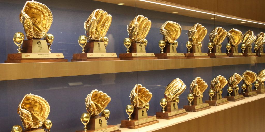 Sale (P), Olson (1B) named Gold Glove finalists