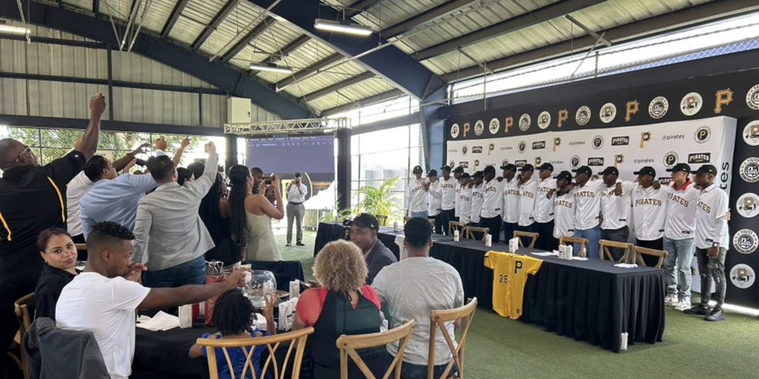 Pirates celebrate signing class at Dominican complex