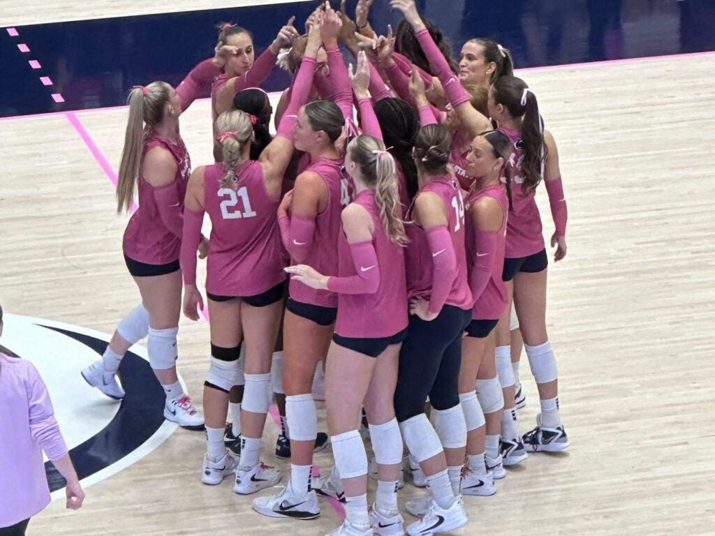 FAN: Penn State women’s volleyball sweeps Minnesota in three sets; raises money and awareness for breast cancer at ‘Dig Pink’
