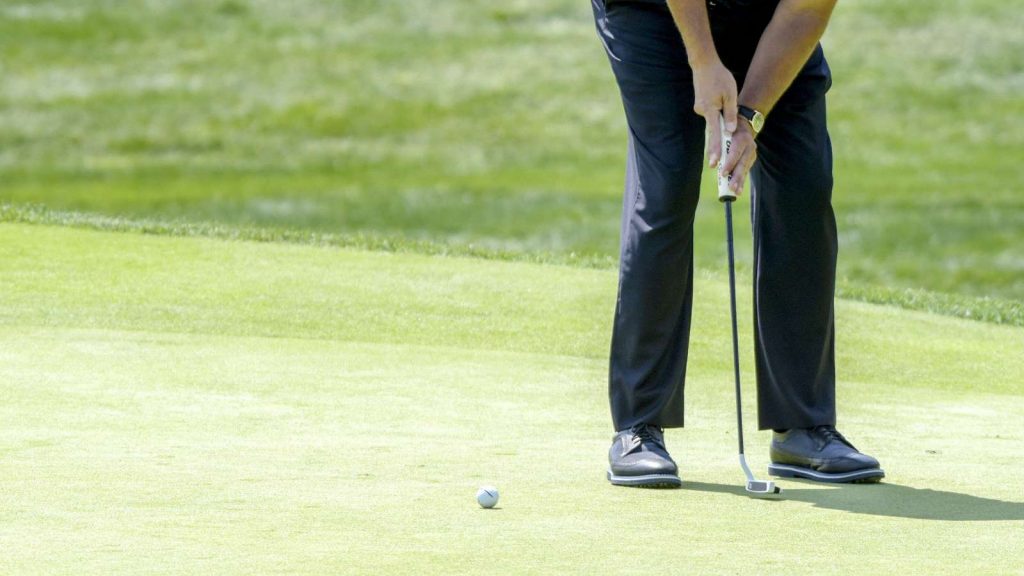 WATCH: Phil Mickelson drops amazing truth bomb about putting that every average golfer should hear