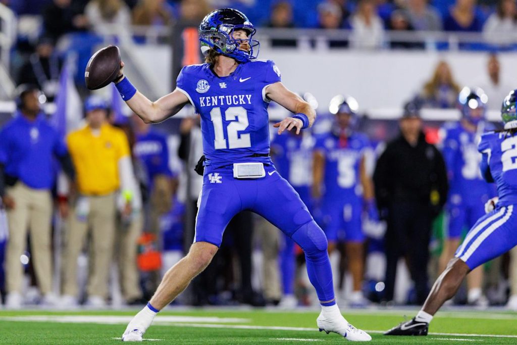 Who will Kentucky start at quarterback against Tennessee football?