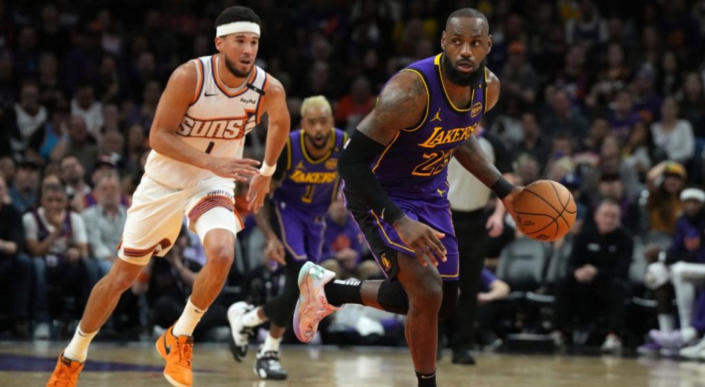Booker, Suns rally to win and hand Lakers first loss Booker, Suns rally to win and hand Lakers first loss