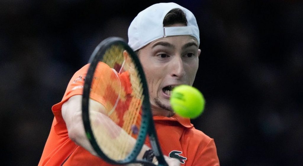 Humbert upsets Alcaraz to advance to Paris Masters quarterfinals Humbert upsets Alcaraz to advance to Paris Masters quarterfinals
