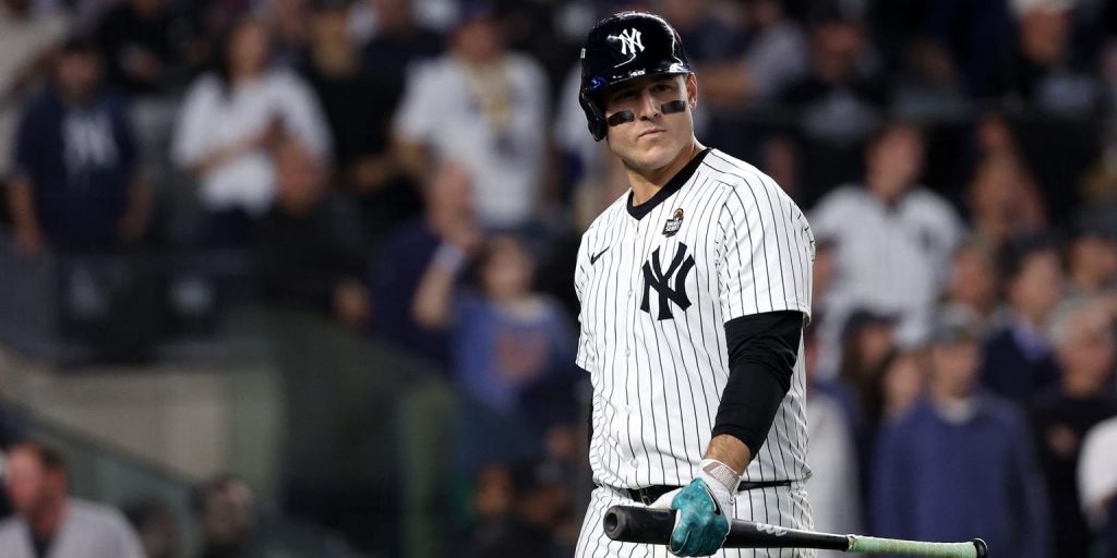 Yankees decline Rizzo's option, making slugger free agent