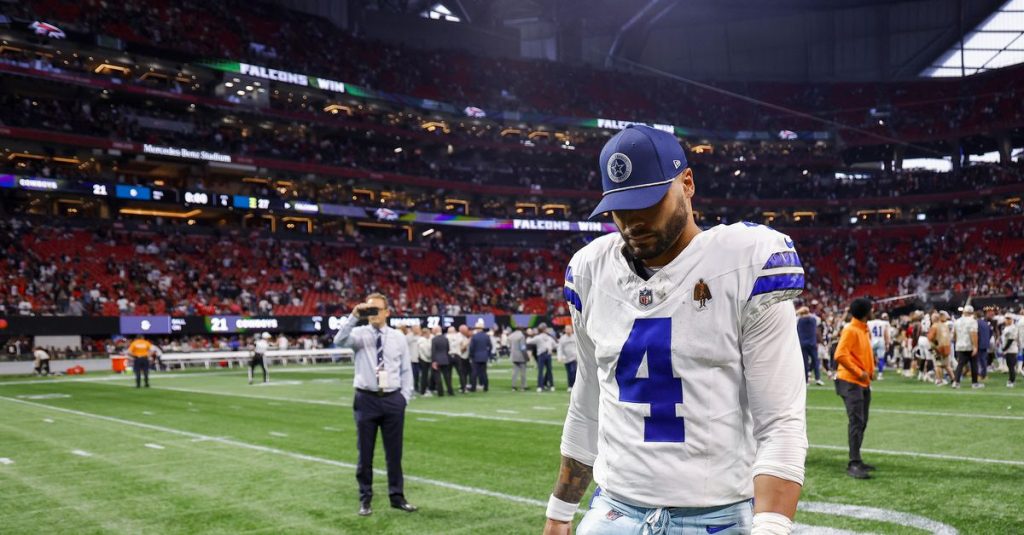Dak Prescott leaves Falcons game early with hamstring injury