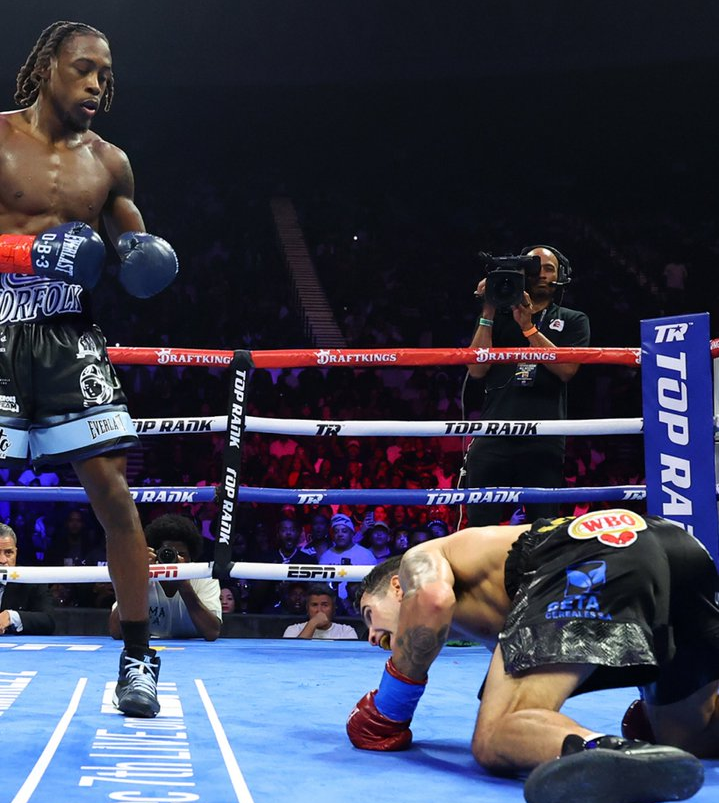 Keyshawn davis makes his presence felt with second round destruction of Gustavo Lemos