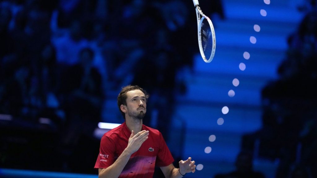 Medvedev loses temper in ATP Finals loss to Fritz Medvedev loses temper in ATP Finals loss to Fritz
