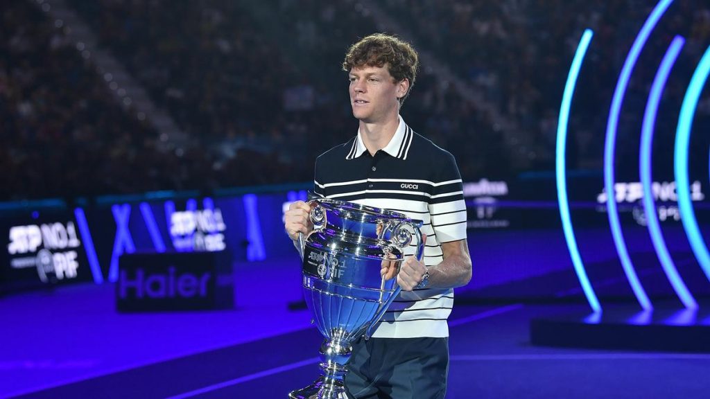 Jannik Sinner finishes 2024 at No. 1 in ATP rankings, awarded trophy