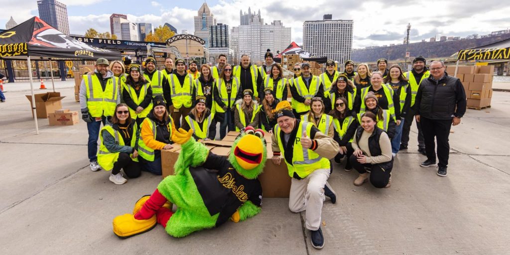 Blass, Bucs give back with Thanksgiving food drive