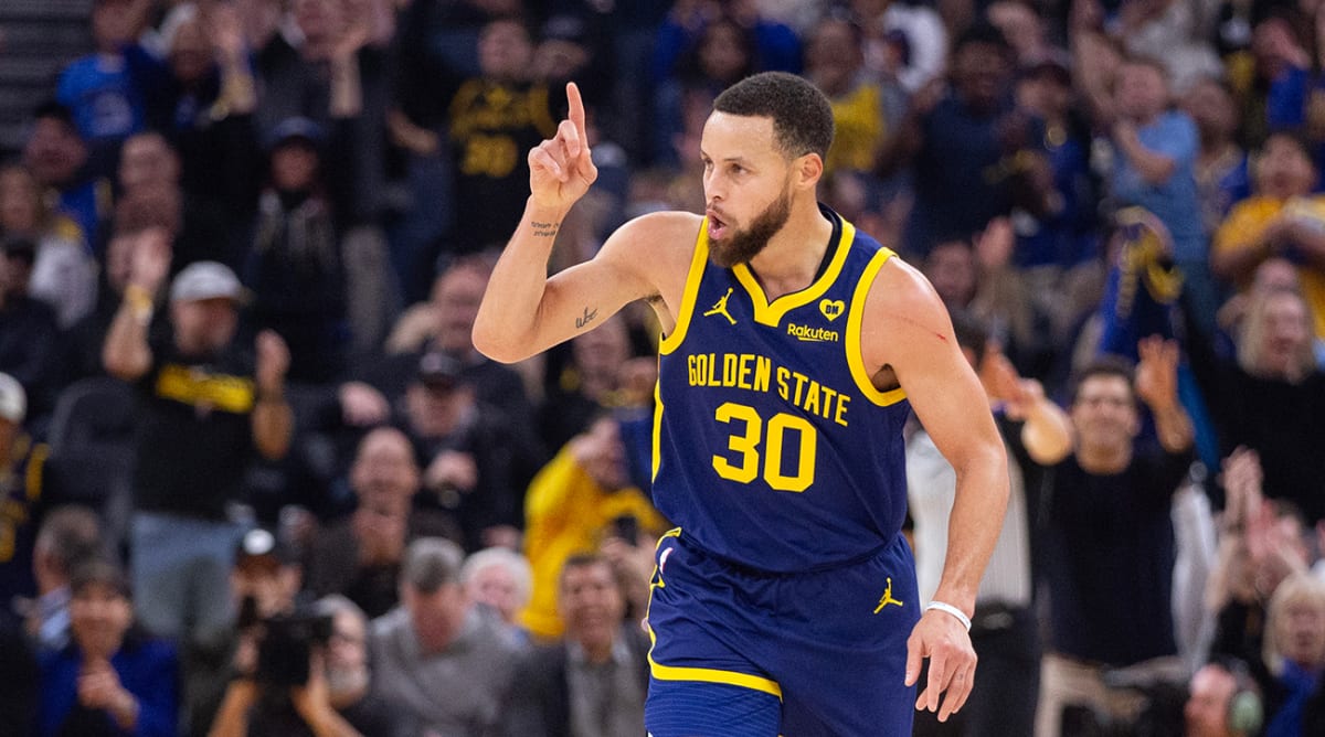 Stephen Curry, Sabrina Ionescu to Compete in Three-Point Contest at NBA All-Star Weekend