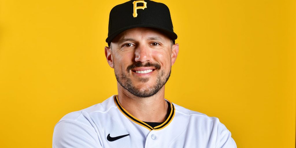 Pirates promote Comadena to catching coach (source)