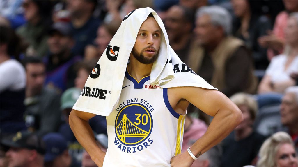 Steph open to resting but doesn't want blame on knee issues