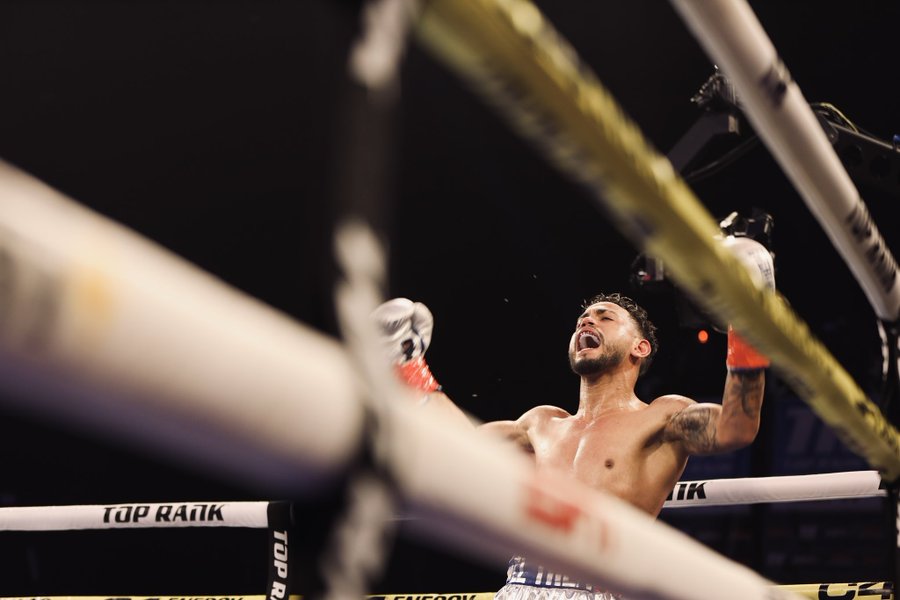 Rafael Espinoza wins rematch with Robeisy Ramirez in strange fashion