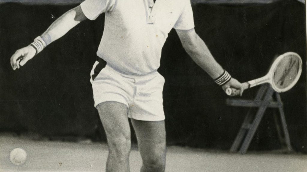 Aussie Davis Cup great Fraser passes away Aussie Davis Cup great Fraser passes away