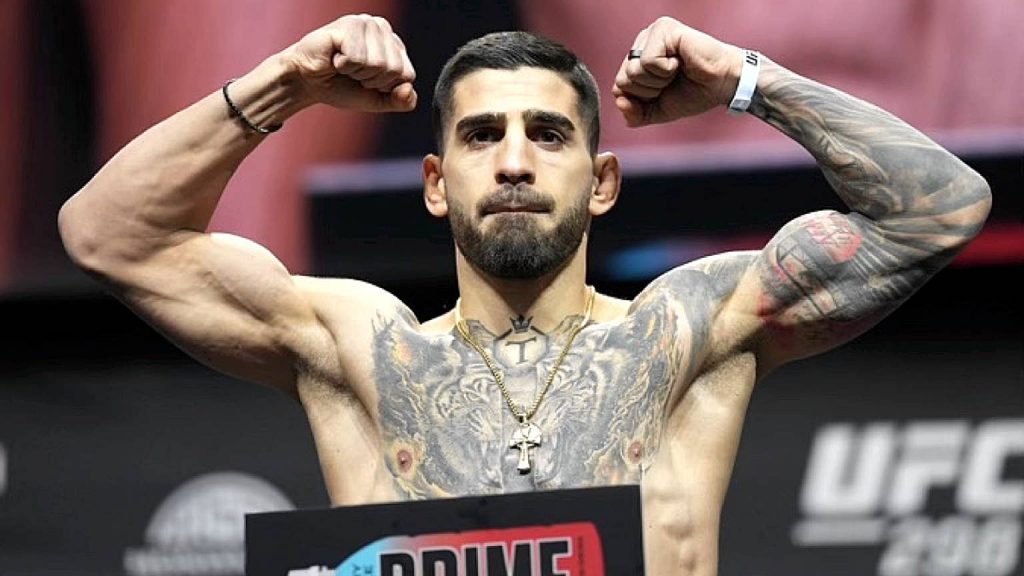 Ilia Topuria done with featherweight, wants Charles Oliveira fight Ilia Topuria done with featherweight, wants Charles Oliveira fight