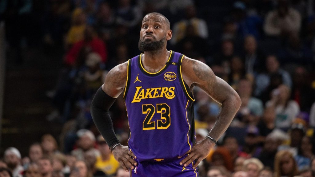 Lakers’ LeBron James to miss second straight game with foot injury Lakers’ LeBron James to miss second straight game with foot injury