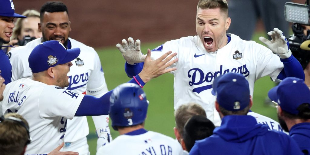 Freeman's World Series walk-off slam ball sells for .56 milllion