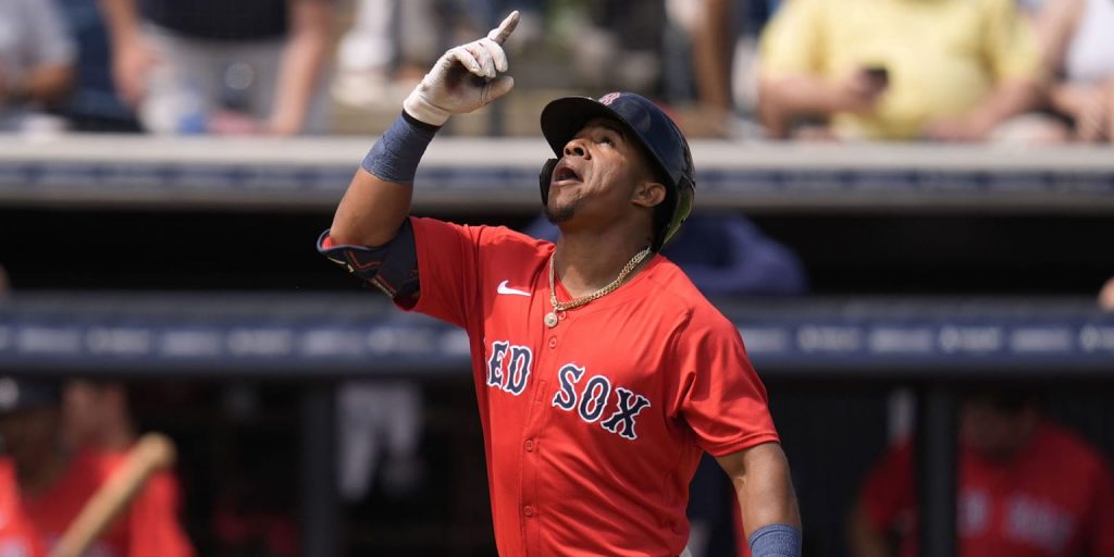 Pirates add IF/OF Valdez in trade with Red Sox
