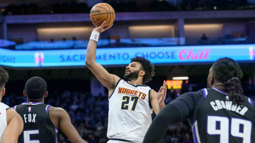 Murray hits winning jumper, Jokic has another triple-double as Nuggets hold off Kings