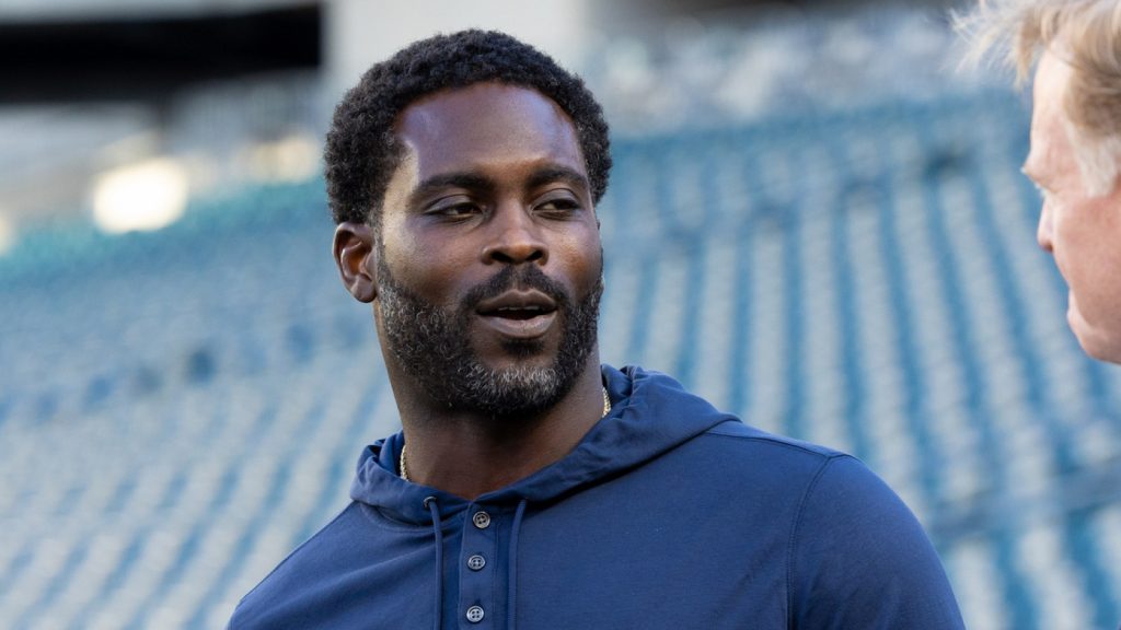Michael Vick lands college football head-coaching job Michael Vick lands college football head-coaching job