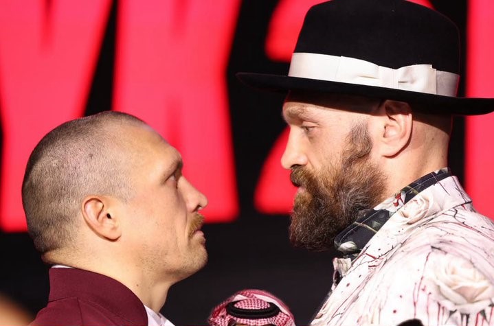 Oleksandr Usyk and tyson fury engage in ten minute staredown