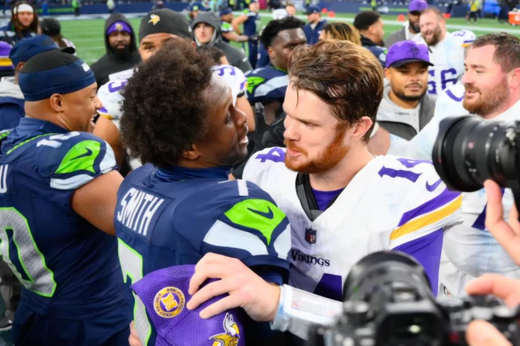 Jets castoffs Geno Smith and Sam Darnold share wholesome moment after Seahawks-Vikings game
