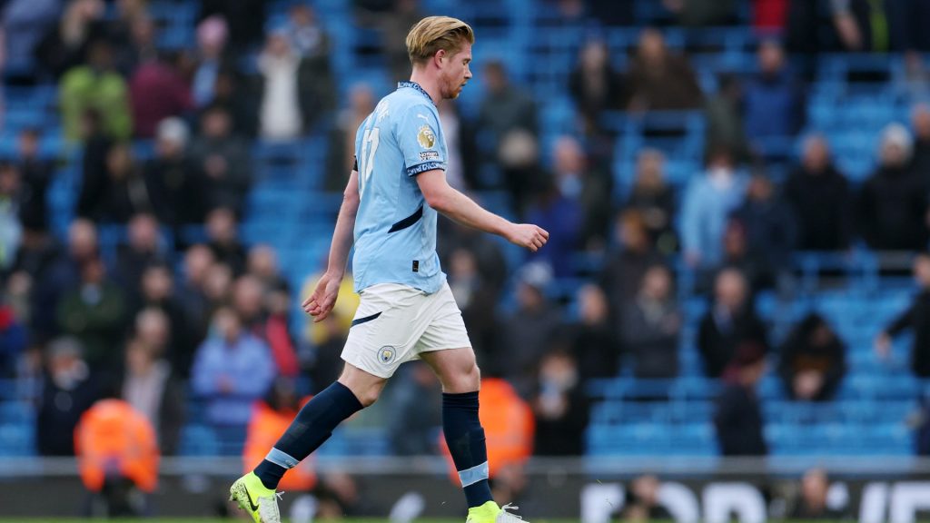 ‘Did not look happy’ – Kevin De Bruyne first down tunnel following ‘acrimonious’ Pep Guardiola greeting ‘Did not look happy’ – Kevin De Bruyne first down tunnel following ‘acrimonious’ Pep Guardiola greeting