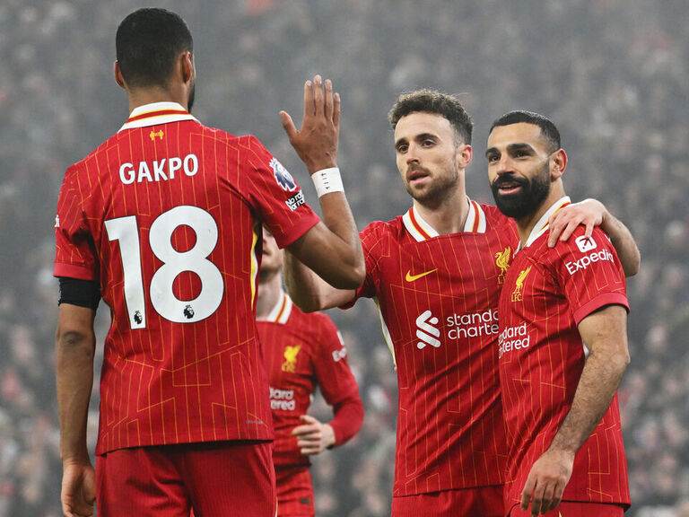 Liverpool survive Leicester scare to extend EPL lead