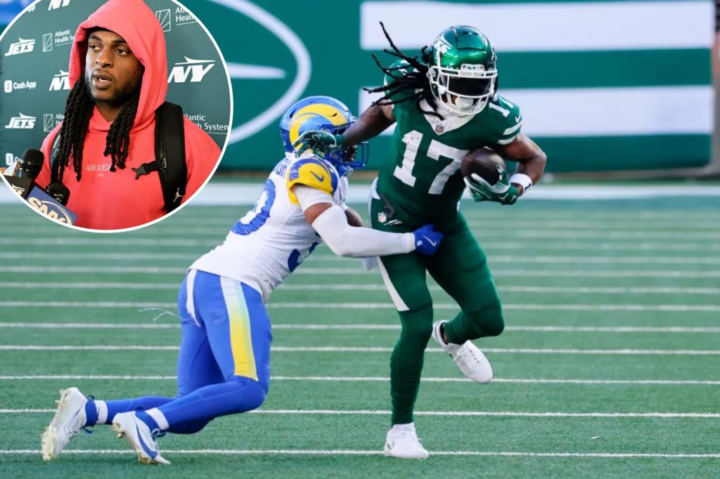Jets’ Davante Adams ‘optimistic’ about playing in Week 17 after surprise injury report appearance