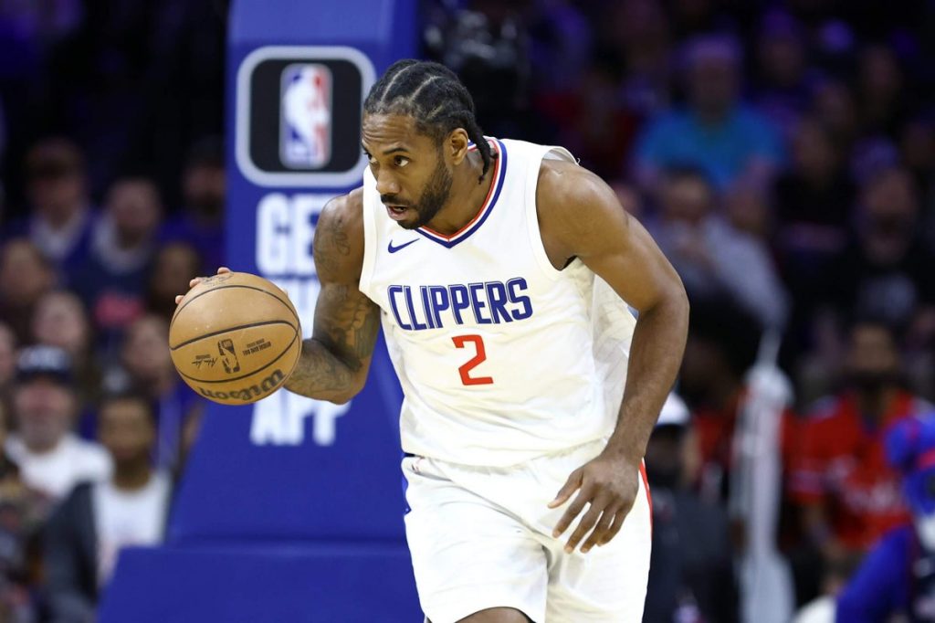 Clippers' Kawhi Leonard aiming to make season debut on Jan. 4: Sources