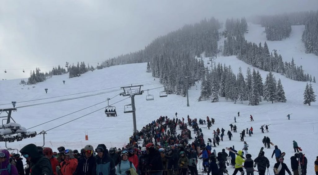 Washington Ski Area Shares Honest Picture Of Large Lift Line
