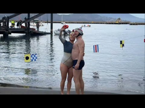 Swimmers Ring in 2025 With Annual New Year’s Day Plunge From Alcatraz to SF | ABC7 News Bay Area Swimmers Ring in 2025 With Annual New Year’s Day Plunge From Alcatraz to SF | ABC7 News Bay Area