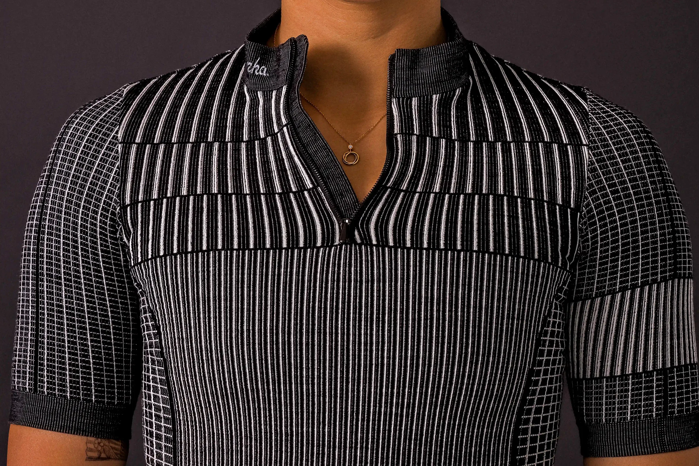 Rapha Classic Seamless Knit Jersey Reshapes Merino, 3D Weaves-In PastForward Style Rapha Classic Seamless Knit Jersey Reshapes Merino, 3D Weaves-In PastForward Style