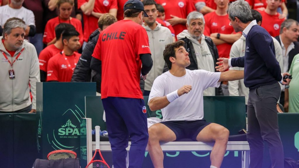 Chile's Garin knocked over, refuses to play on Chile's Garin knocked over, refuses to play on