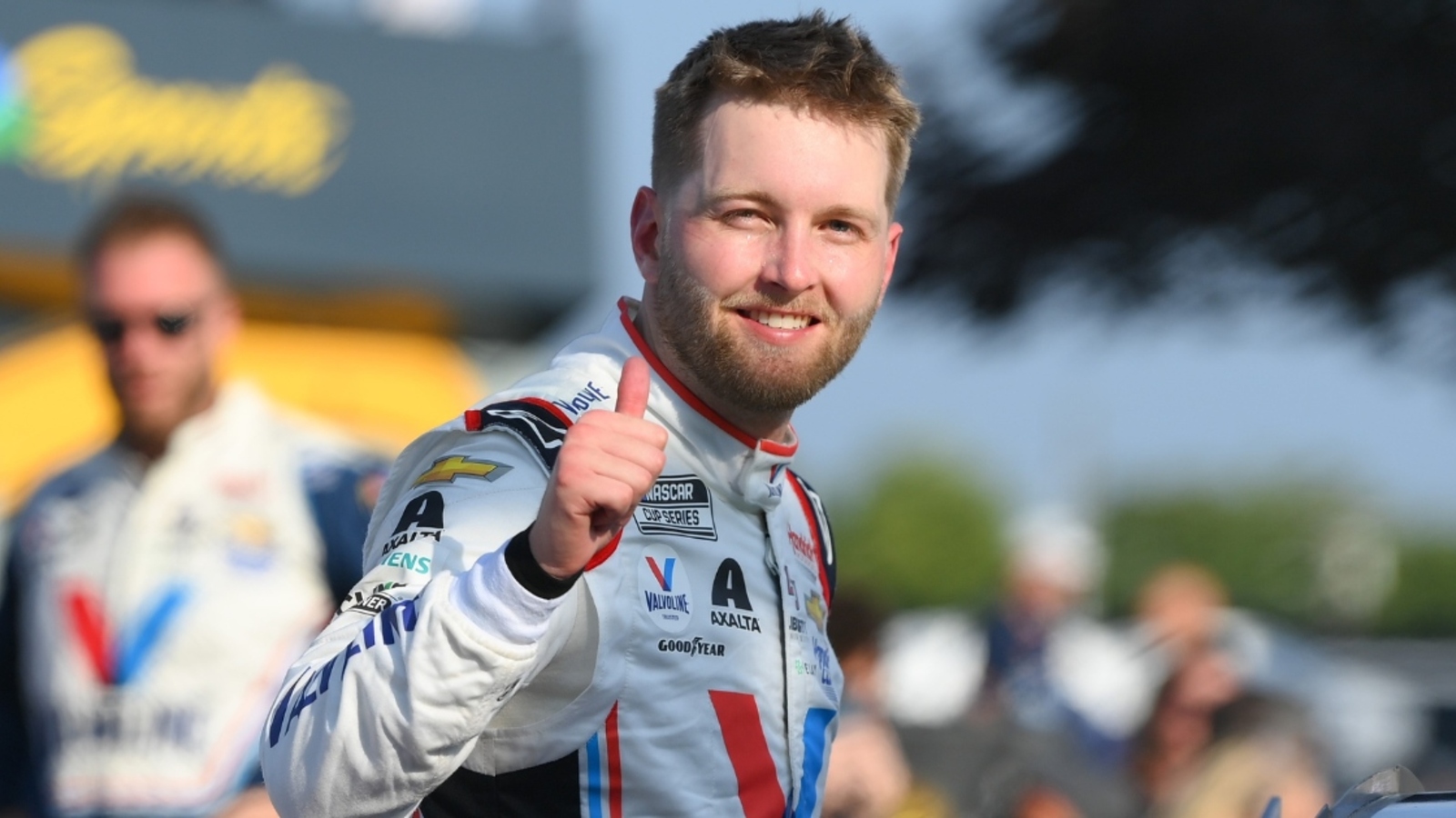 William Byron explains how he handles playing fantasy football while racing on Sundays